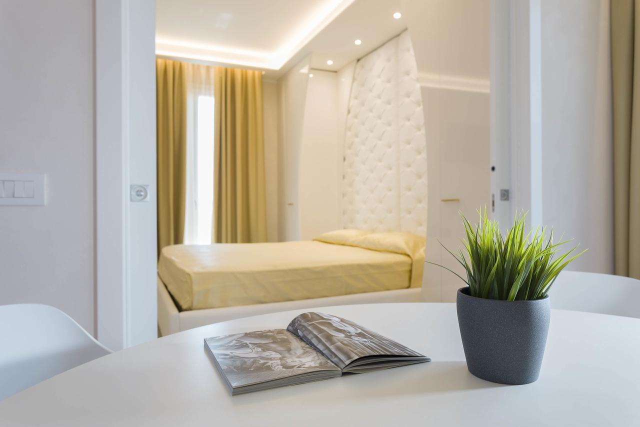 White & Aparthotel